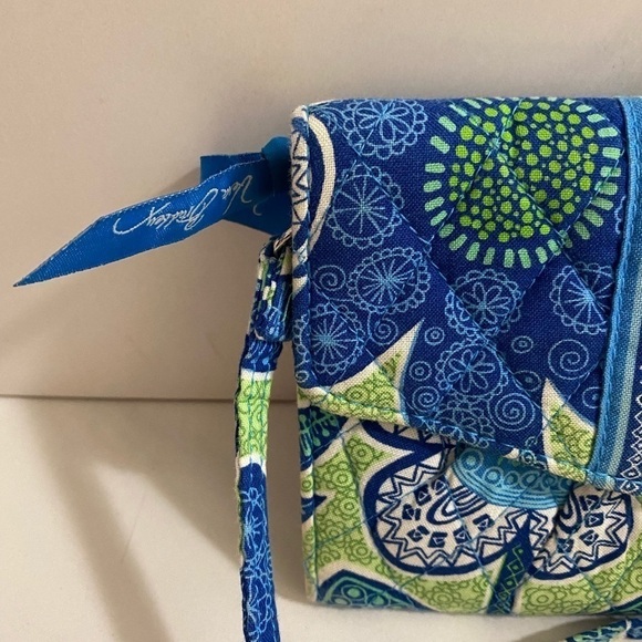 Vera Bradley ‘Doodle Daisy’ strap wallet crossbody - Picture 2 of 4